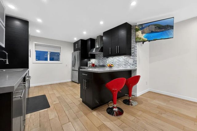 1655 N Beverly Glen, Los Angeles, CA 90077