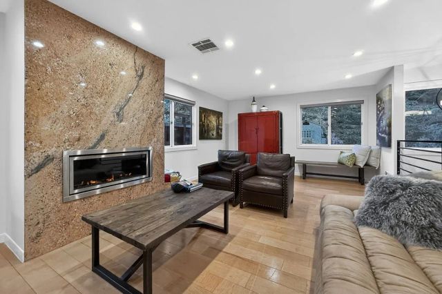 1655 N Beverly Glen, Los Angeles, CA 90077
