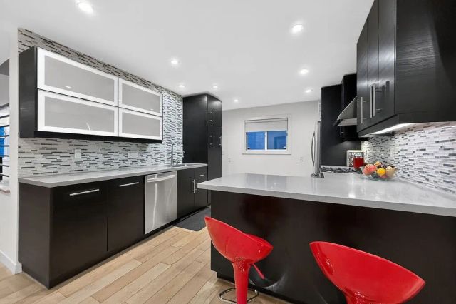 1655 N Beverly Glen, Los Angeles, CA 90077