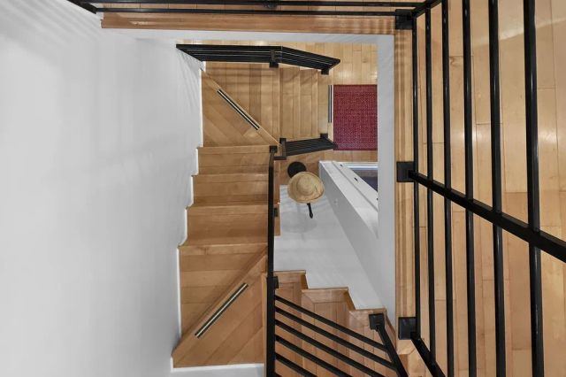 1655 N Beverly Glen, Los Angeles, CA 90077