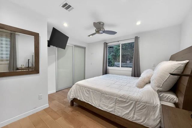 1655 N Beverly Glen, Los Angeles, CA 90077