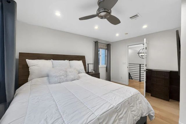 1655 N Beverly Glen, Los Angeles, CA 90077