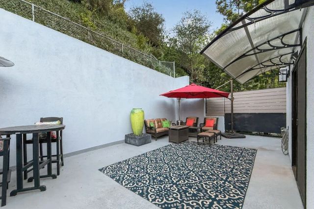 1655 N Beverly Glen, Los Angeles, CA 90077