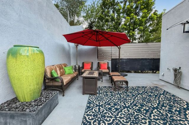 1655 N Beverly Glen, Los Angeles, CA 90077