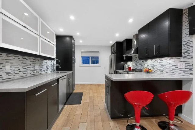 1655 N Beverly Glen, Los Angeles, CA 90077