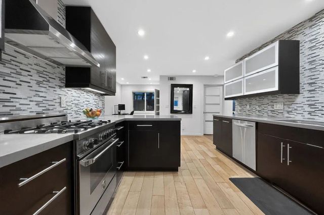 1655 N Beverly Glen, Los Angeles, CA 90077