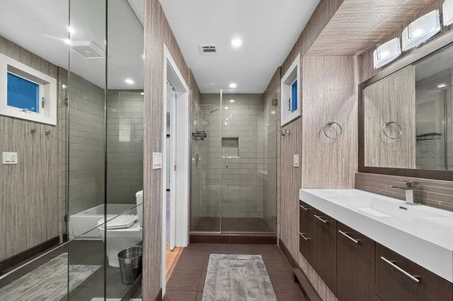 1655 N Beverly Glen, Los Angeles, CA 90077