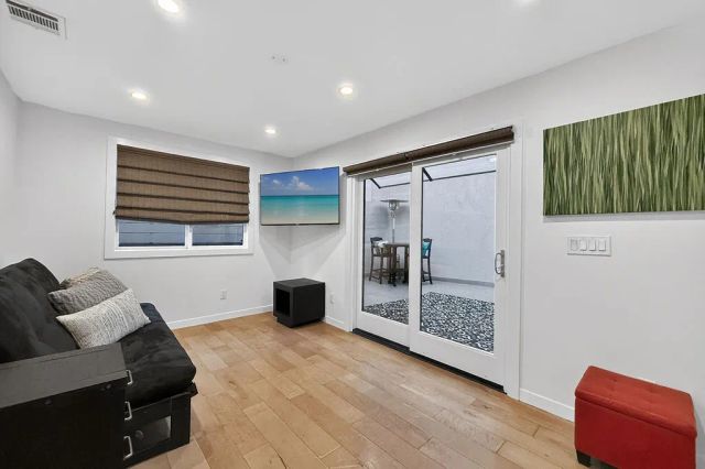 1655 N Beverly Glen, Los Angeles, CA 90077
