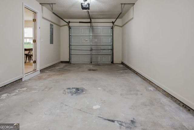 109 Ashley Oaks Drive, Barnesville, GA 30204