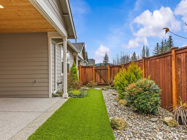 742 Parkland Loop, Sedro Woolley, WA 98284