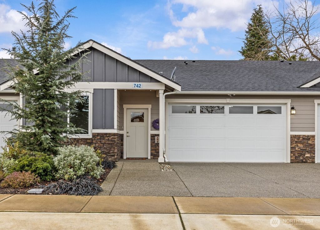 742 Parkland Loop, Sedro Woolley, WA 98284