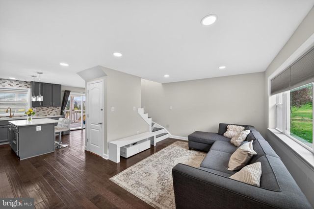 209 SHENANDOAH ST SE, Leesburg, VA 20175