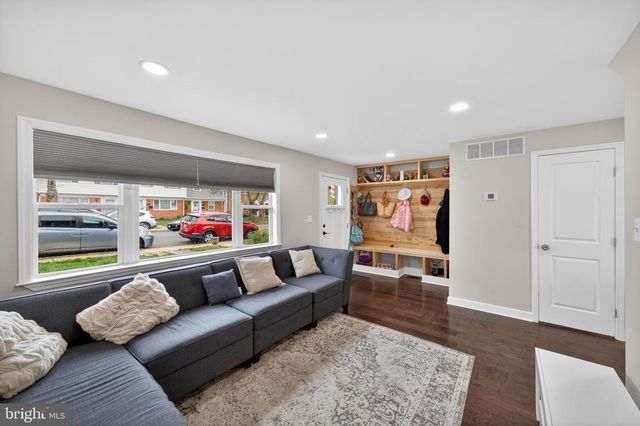 209 SHENANDOAH ST SE, Leesburg, VA 20175
