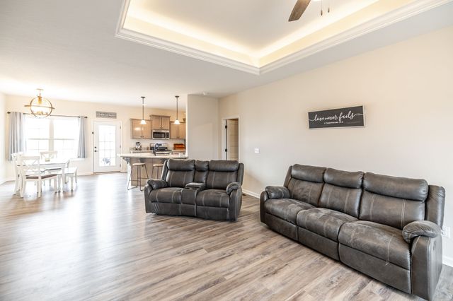 202 Hollow Tree Cir, Castalian Springs, TN 37031