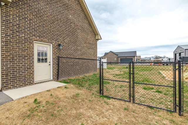 202 Hollow Tree Cir, Castalian Springs, TN 37031