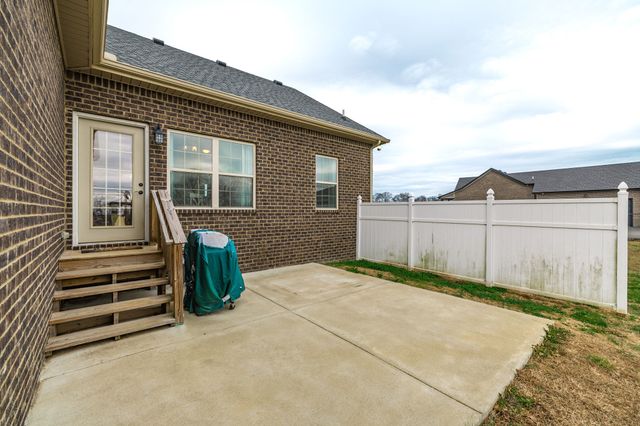 202 Hollow Tree Cir, Castalian Springs, TN 37031