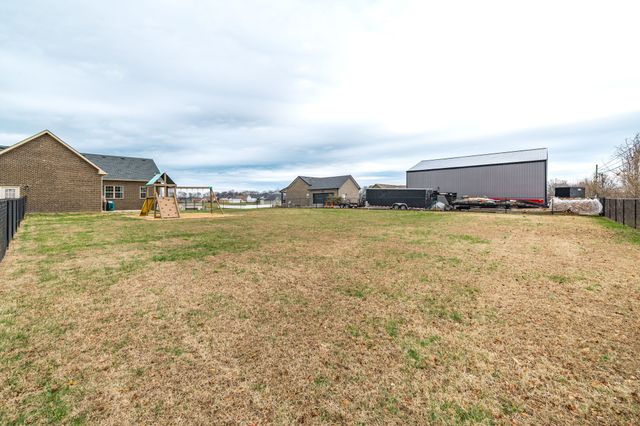 202 Hollow Tree Cir, Castalian Springs, TN 37031