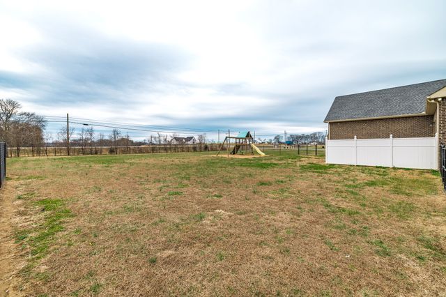 202 Hollow Tree Cir, Castalian Springs, TN 37031