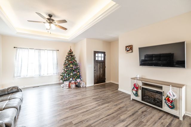 202 Hollow Tree Cir, Castalian Springs, TN 37031