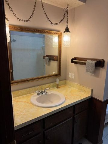 4905 Washington Square, Oklahoma City, OK 73135