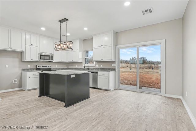 101 Hall Lane, Pocola, OK 74902