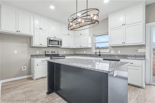 101 Hall Lane, Pocola, OK 74902