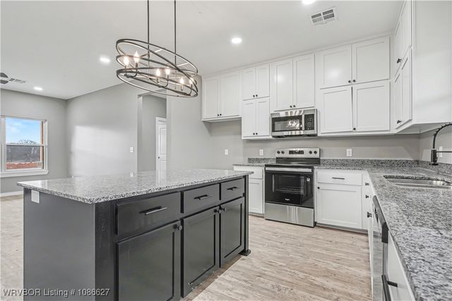 101 Hall Lane, Pocola, OK 74902