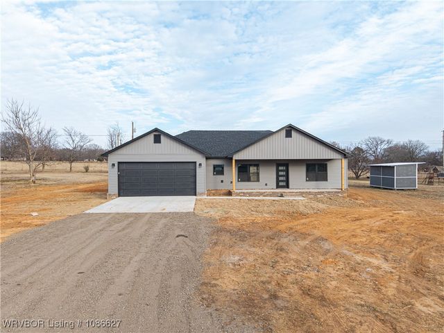 101 Hall Lane, Pocola, OK 74902