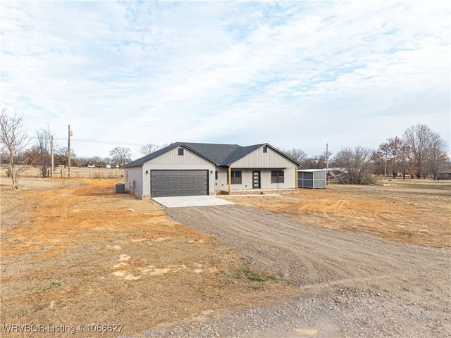 101 Hall Lane, Pocola, OK 74902
