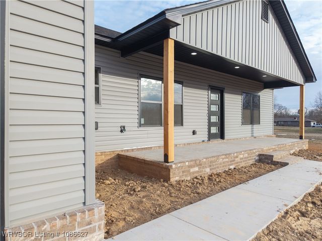 101 Hall Lane, Pocola, OK 74902