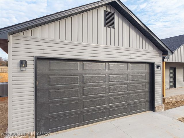 101 Hall Lane, Pocola, OK 74902