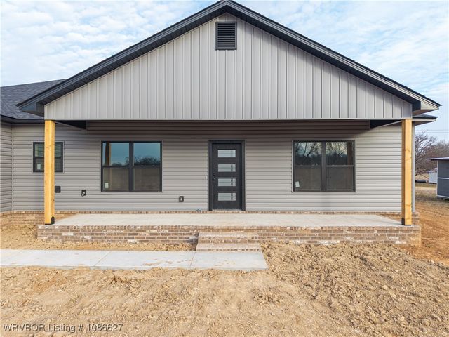 101 Hall Lane, Pocola, OK 74902