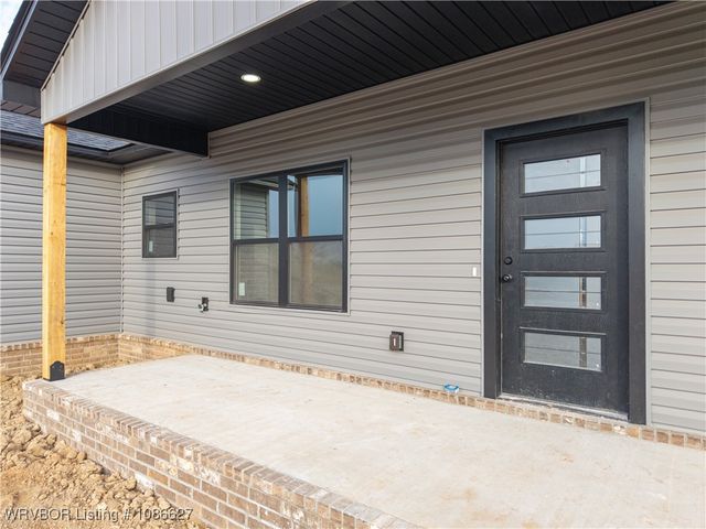 101 Hall Lane, Pocola, OK 74902