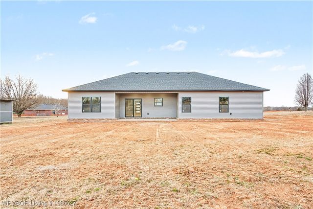 101 Hall Lane, Pocola, OK 74902