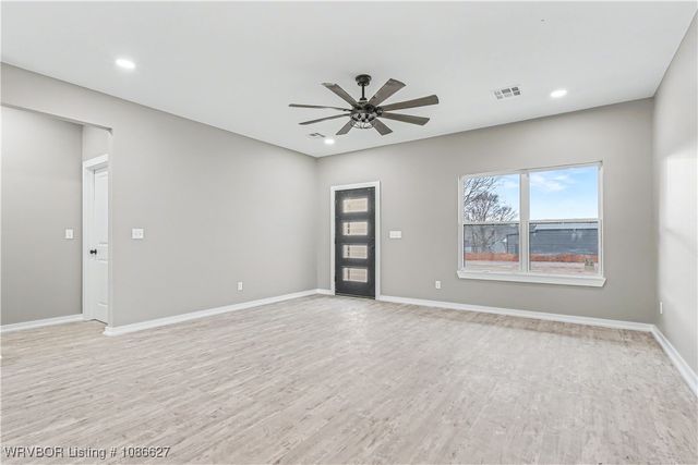 101 Hall Lane, Pocola, OK 74902