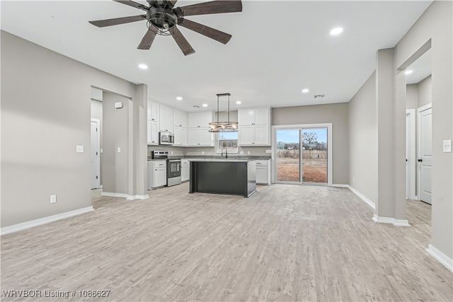 101 Hall Lane, Pocola, OK 74902