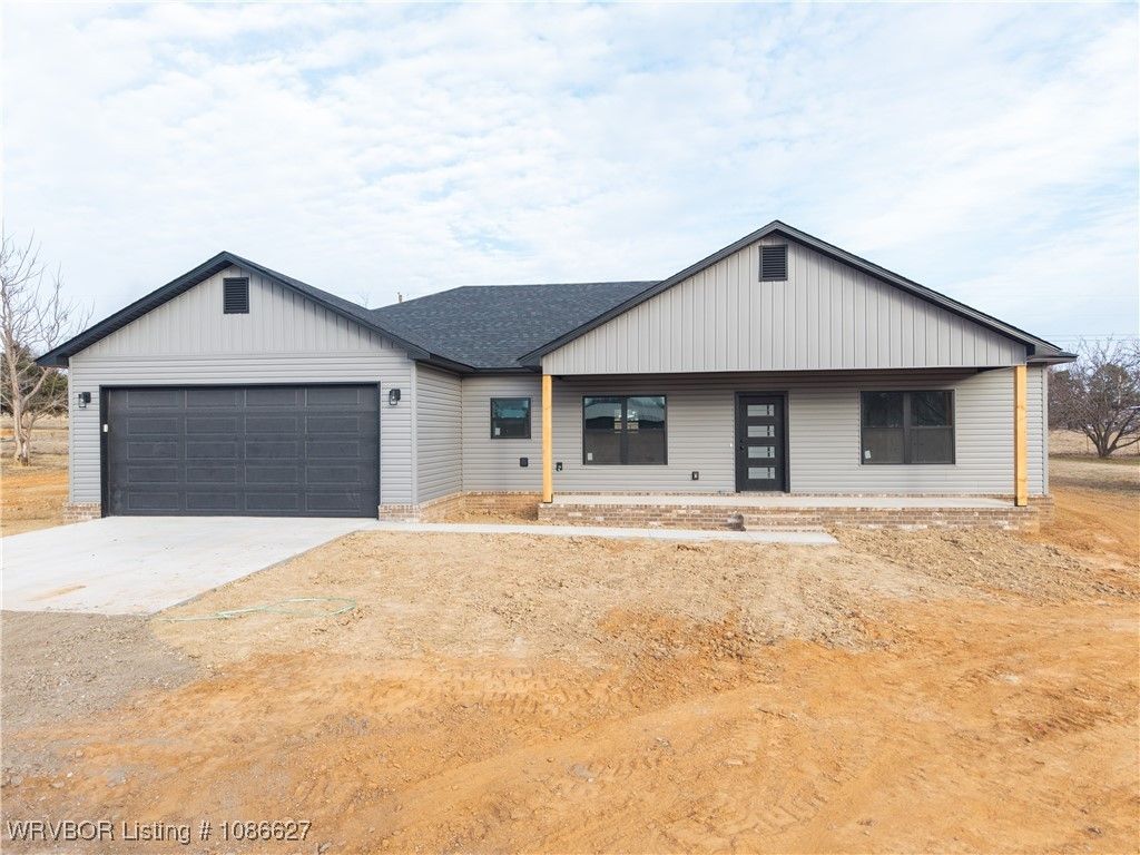 101 Hall Lane, Pocola, OK 74902