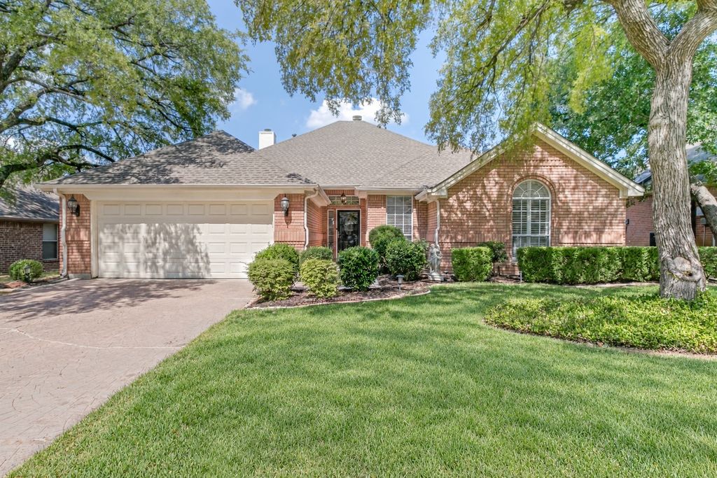 2605 Bent Tree Drive, Hurst, TX 76054 — exterior