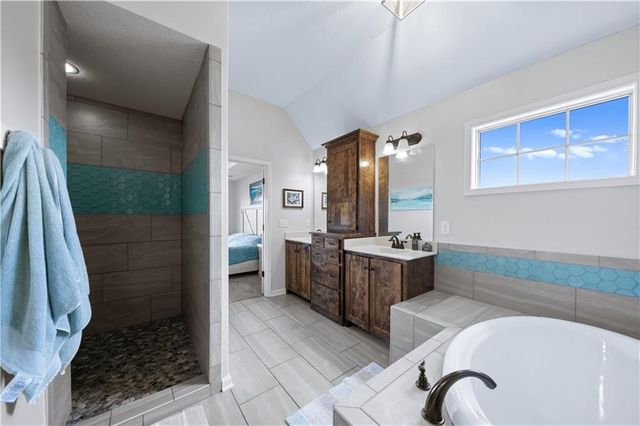 19276 W 210TH Street, Spring Hill, KS 66083