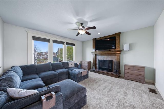 19276 W 210TH Street, Spring Hill, KS 66083