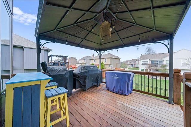 19276 W 210TH Street, Spring Hill, KS 66083