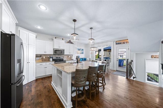 19276 W 210TH Street, Spring Hill, KS 66083