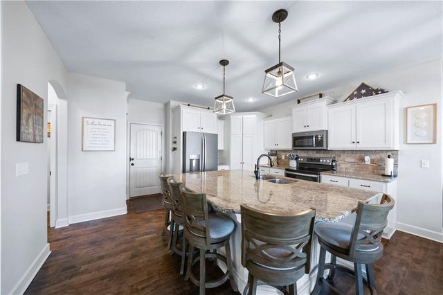 19276 W 210TH Street, Spring Hill, KS 66083
