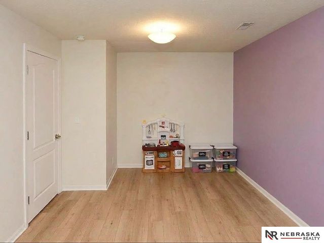 815 Edgewater Circle, Papillion, NE 68046