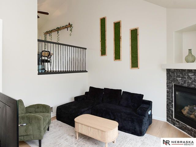 815 Edgewater Circle, Papillion, NE 68046