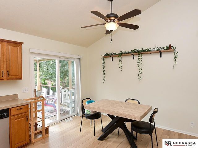 815 Edgewater Circle, Papillion, NE 68046