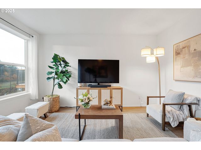 249 Nw BATTAGLIA Ave, Gresham, OR 97030