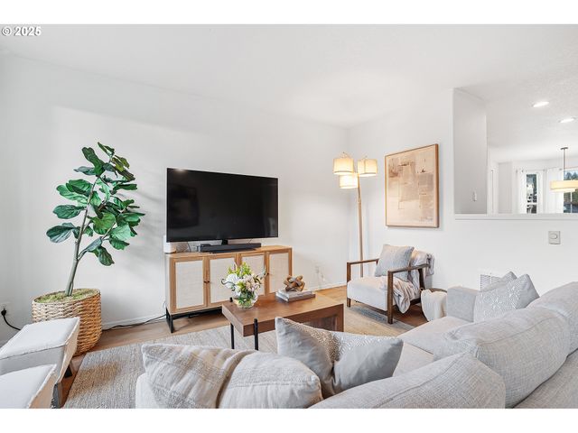 249 Nw BATTAGLIA Ave, Gresham, OR 97030