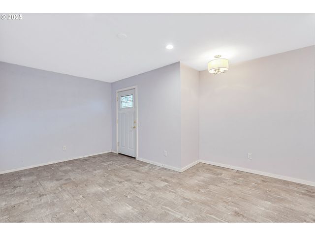 249 Nw BATTAGLIA Ave, Gresham, OR 97030