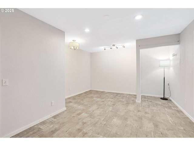 249 Nw BATTAGLIA Ave, Gresham, OR 97030